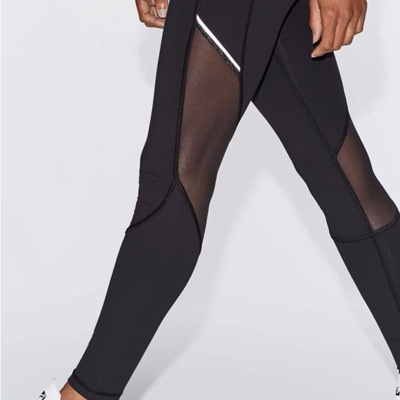 #20 Lululemon miles ahead leggings🍋 - Picture 2 of 10